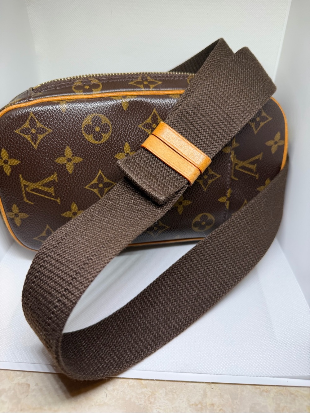 Louis Vuitton Monogram Crossbody Sling in Brown with Tan Trim EUC